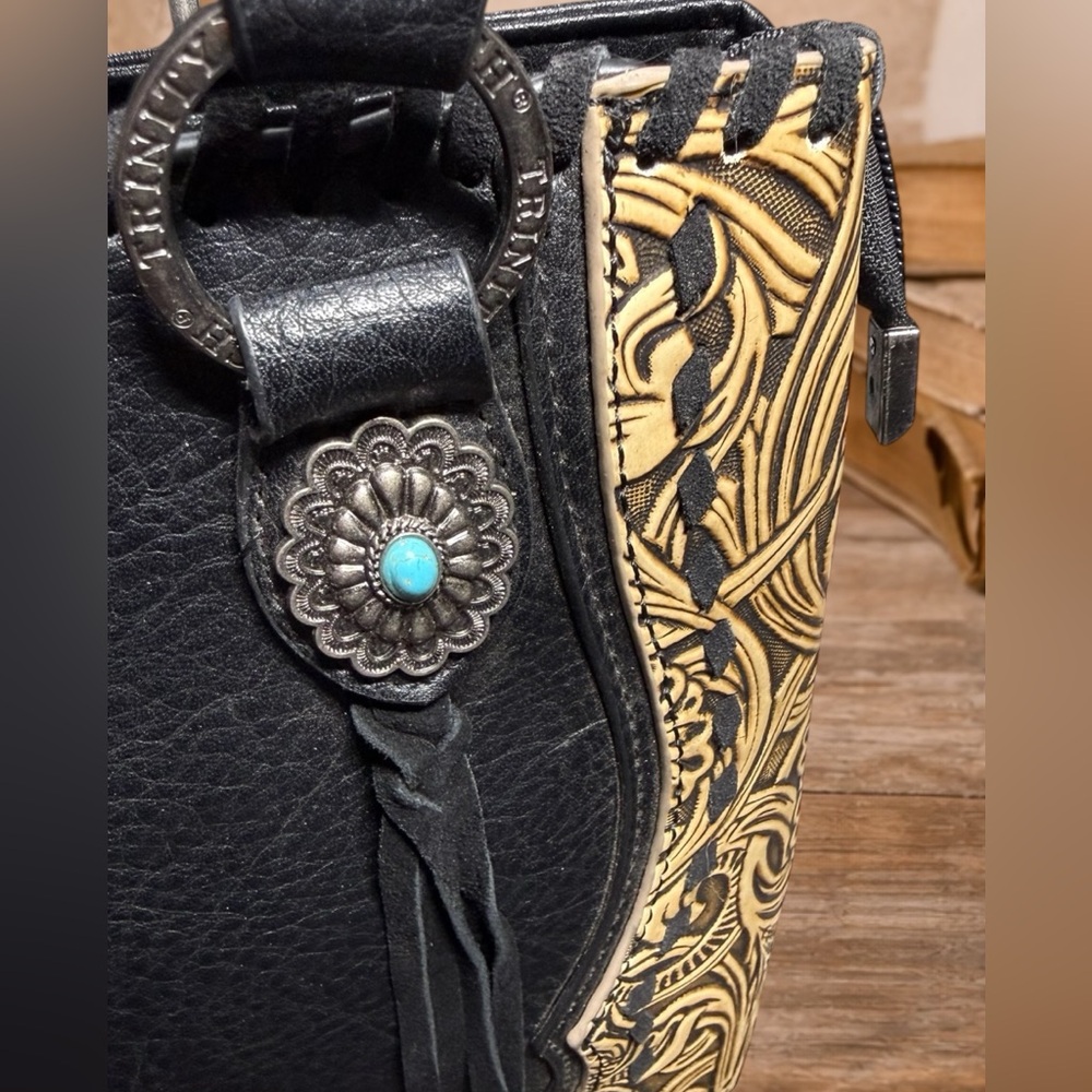 NWOT Trinity Ranch - Floral Tooled Concho Handbag with Crossbody Strap 🌅🌵 - Picture 5 of 14